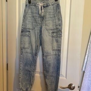 American Eagle Women's Light Blue Cargo Jeans, size 0, 24 w